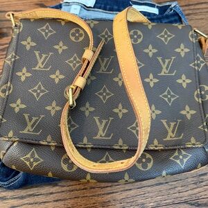 Louis Vuitton Monogram vintage shoulder Bag as shown